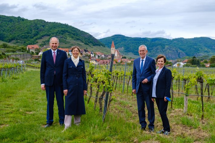 Austria liidupresident Alexander Van der Bellen ja Eesti Vabariigi president Kersti Kaljulaid koos abikaasadega 27.05.2021. Foto: Vabariigi Presidendi Kantselei